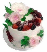 Торт для сестры с цветами и ягодами