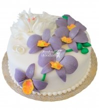 Небольшой свадебный торт с цветами