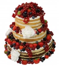 Свадебный торт со сливками и ягодами