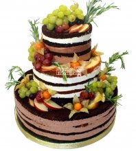 Праздничный торт с фруктами и ягодами