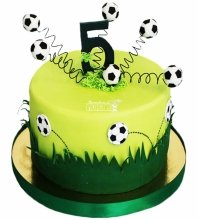 Торт с футбольными мячами